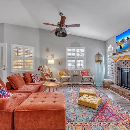 Villa Boho Indian Oasis: 3Bd - Pool - Tranquil Retreat